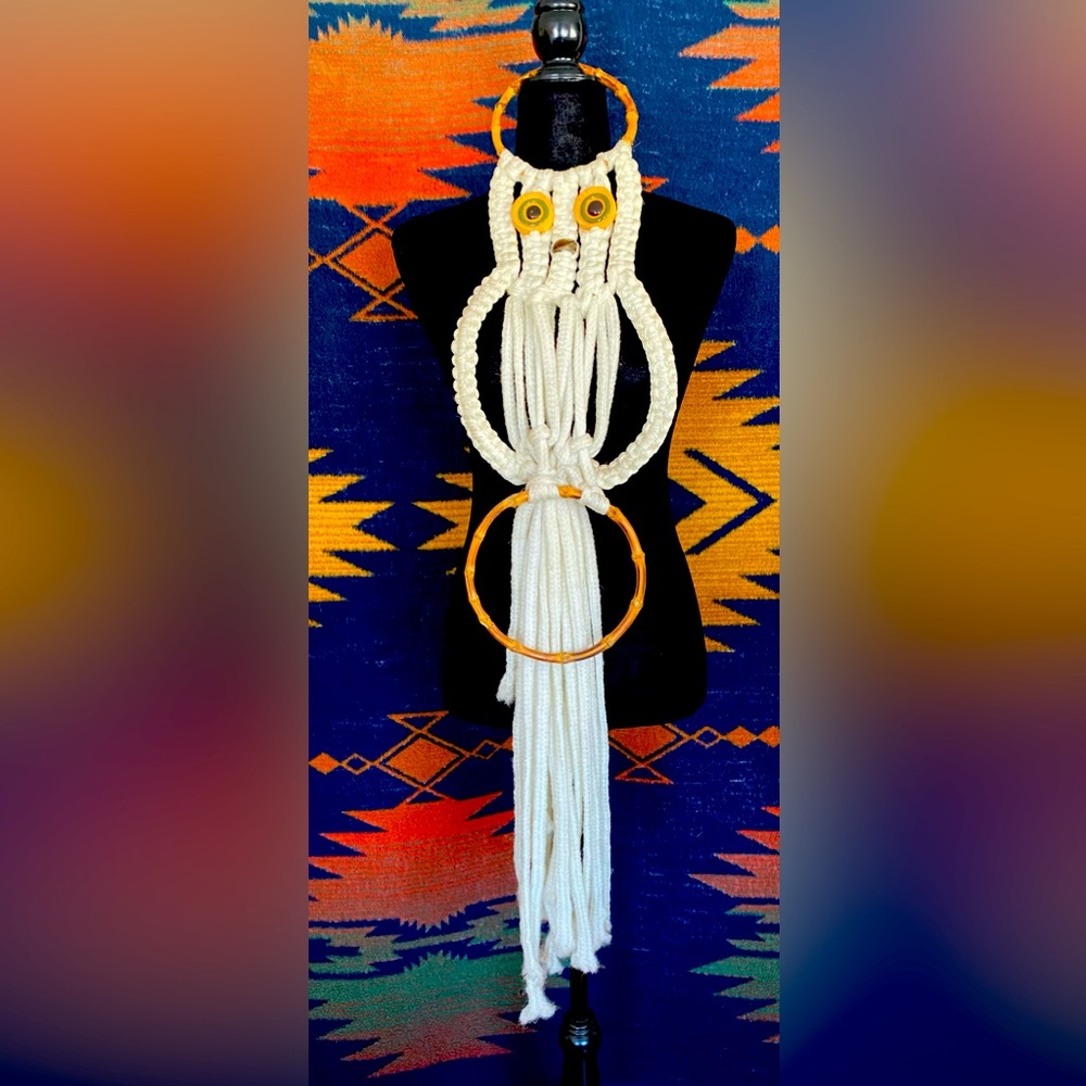 Vintage Macrame Cord Twine Owl Wall Hanger Towel holder!